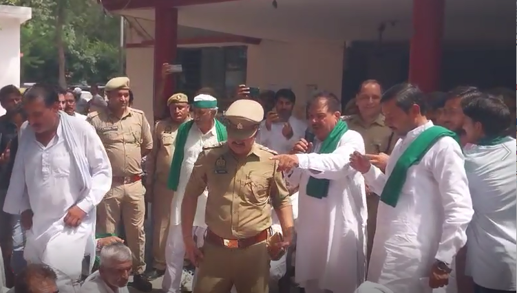 शामली में भाकियू का धरना, थाना प्रभारी पर भ्रष्टाचार के आरोप, सस्पेंड करने की मांग