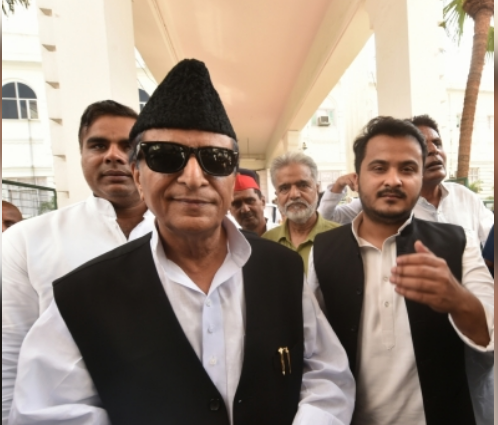 सीतापुर में पते की गलती से आजम खान की रिहाई में अड़चन, शहर में धारा 144 लागू, समर्थकों की भीड़ से जेल रोड पर जाम