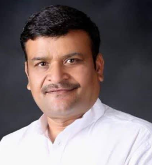 मथुरा में बीजेपी जिलाध्यक्ष के घर फायरिंग, मंत्री के भतीजे को धमकी, थाना प्रभारी समेत कई पुलिसकर्मी लाइन हाजिर