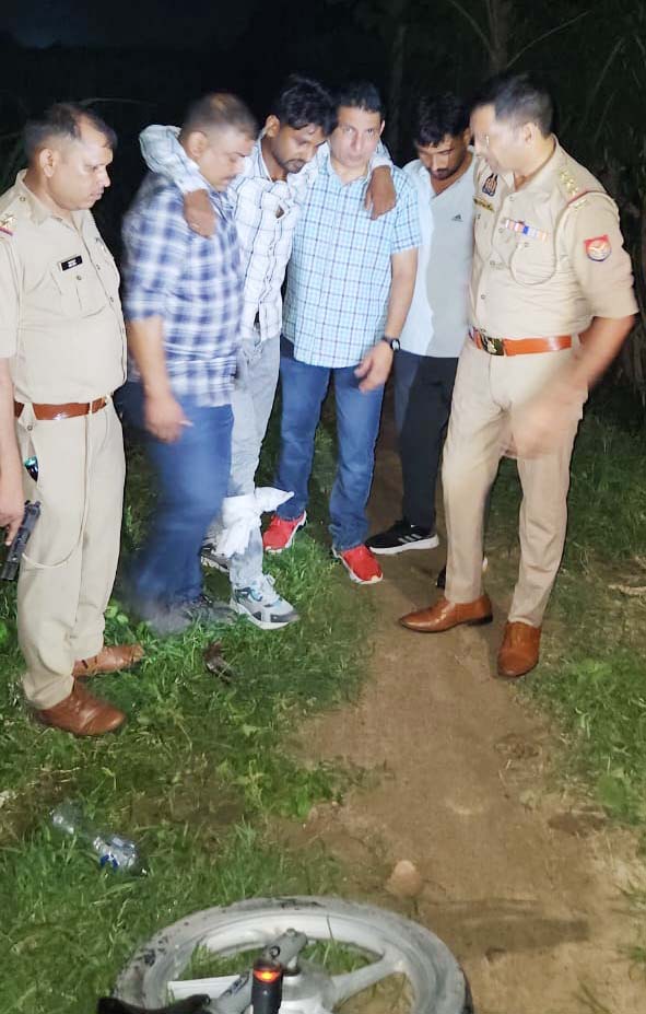 शामली: 25 हजार का इनामी गैंगस्टर मुठभेड़ के बाद गिरफ्तार, पैर में लगी गोली