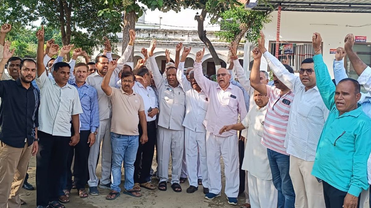 अमरोहा में सिंचाई विभाग के ठेकेदार और ड्राइवर की संदिग्ध मौत, परिजन क्राइम इंस्पेक्टर पर भड़के