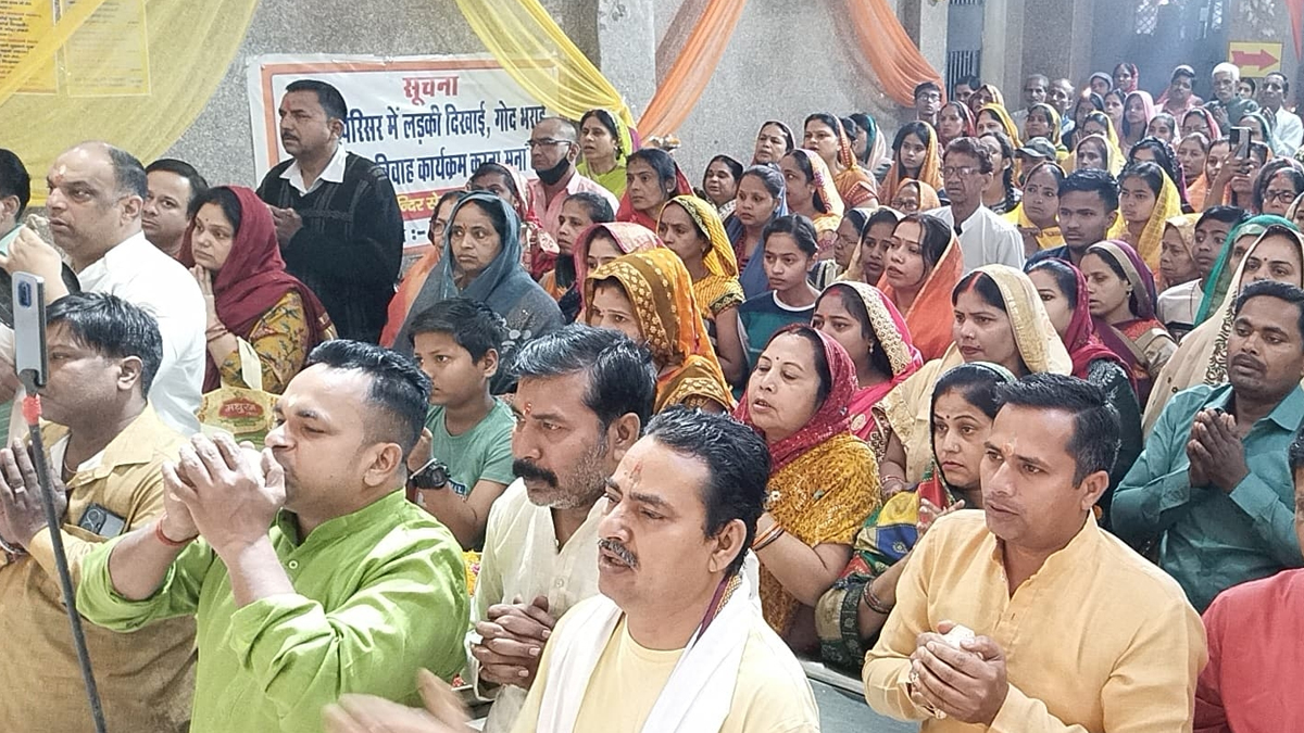 अमरोहा में नवरात्रि उत्सव: दूसरे दिन उमड़ी भक्तों की भीड़, मां-ब्रह्मचारिणी की पूजा-अर्चना में बढ़ी श्रद्धा