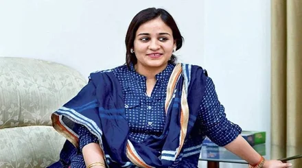 बीजेपी नेत्री अपर्णा यादव की मां अंबी बिष्ट समेत 5 अफसरों पर FIR, LDA में हुआ भूखंड घोटाला, सियासी हलचल तेज