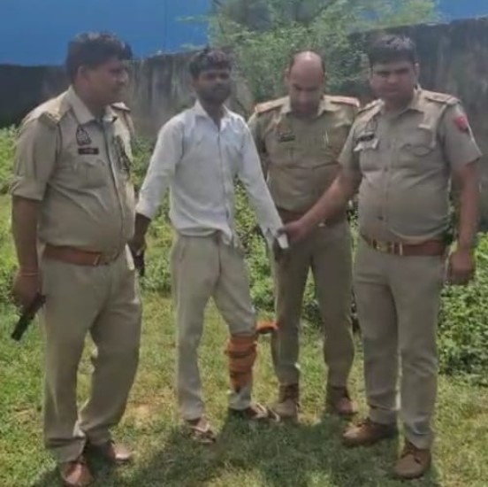 मथुरा में छात्रा से दुष्कर्म: 10 घंटे में आरोपी ऑटो चालक गिरफ्तार, मुठभेड़ में लगी गोली