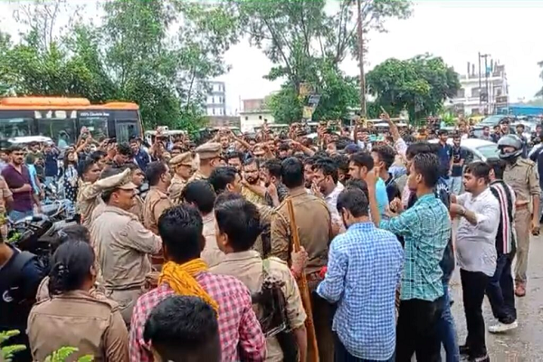 बाराबंकी में ABVP छात्रों पर लाठीचार्ज पर मानवाधिकार आयोग खफा, मुख्य सचिव-डीजीपी से किया जवाब तलब