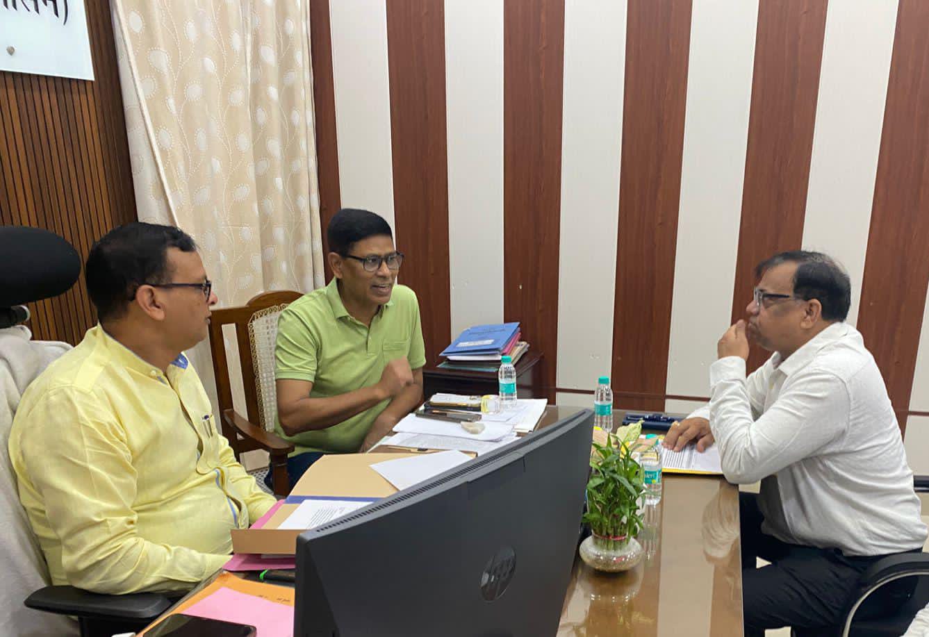 अफसरों के खिलाफ बिना साक्ष्य शिकायत करने वालों पर लगेगा एनएसए, डीएम ने दिए आदेश, कमेटी बनाई  