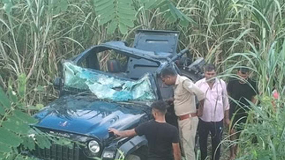 बिजनौर हादसा: सड़क किनारे खाई में गिरी थार, 18 वर्षीय युवक की दर्दनाक मौत
