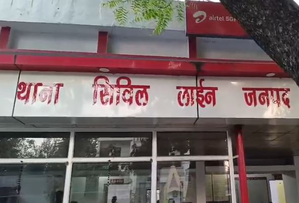 मुजफ्फरनगर में पति द्वारा पत्नी की सड़क पर पिटाई, पुलिस ने दर्ज किया मुकदमा