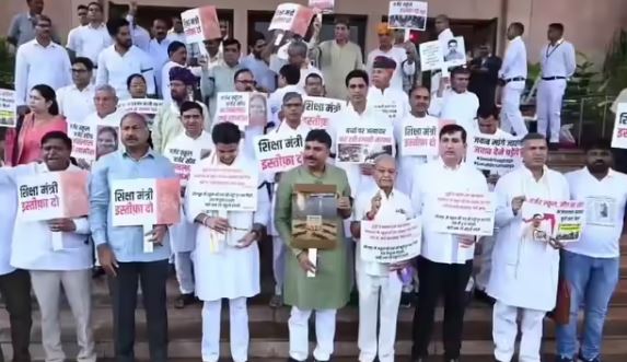 झालावाड़ हादसे पर राजस्थान विधानसभा में विरोध, काली पट्टी बांधकर सदन पहुंचा विपक्ष, शिक्षा मंत्री से इस्तीफा मांगा