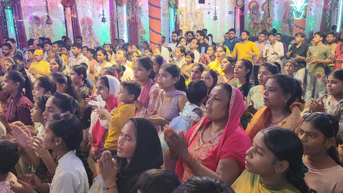 संभल में स्कंदमाता की पूजा-अर्चना: नवरात्र पर्व पर श्रद्धालुओं की भीड़, रंगोली के माध्यम से जागरूकता का संदेश