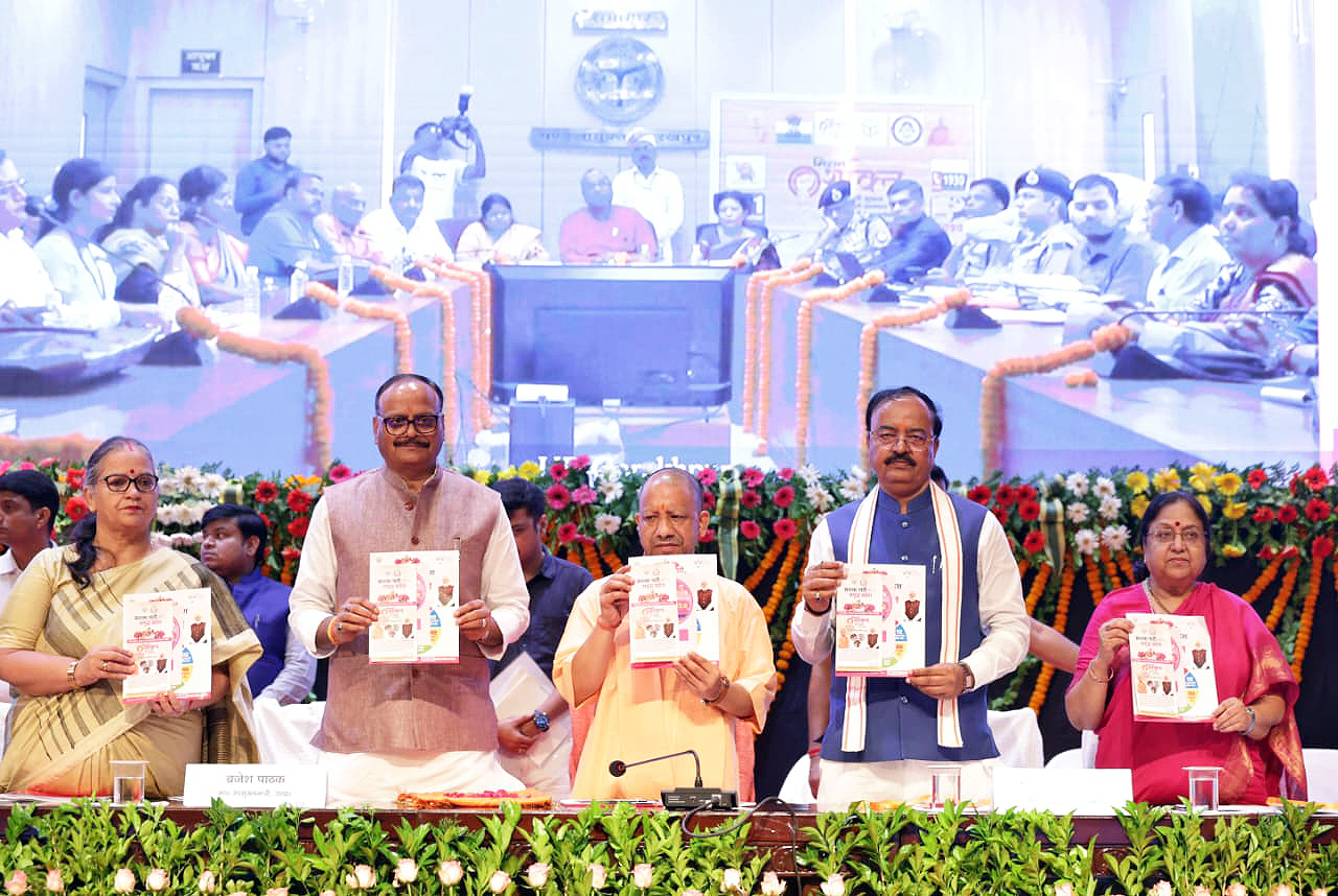 जीएसटी रिफॉर्म से होने वाले लाभ को व्यापारी से लेकर ग्राहकों तक पहुंचाए जनप्रतिनिधि: योगी