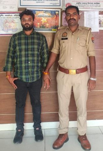 मेरठ में तोपखाना फुटबॉल मैदान से युवक अवैध चाकू के साथ गिरफ्तार
