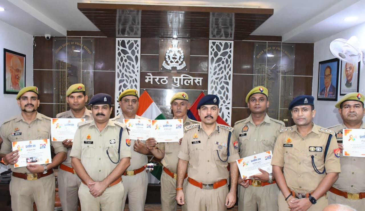 मेरठ में आत्महत्या की कोशिश कर रहे लोगों की जान बचाने वाले पीआरवी कर्मियों को मिला सम्मान