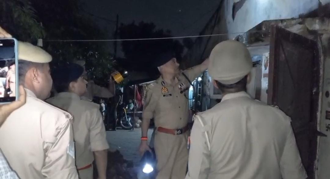  मेरठ पुलिस लाइंस में मकान की छत गिरने से परिवार के आठ लोग घायल, जांच के आदेश