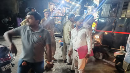 मेरठ के कबाड़ी बाजार में देह व्यापार का भंडाफोड़, 21 युवतियाँ छुड़ाई, पांच दलाल सहित कोठा संचालिका गिरफ्तार