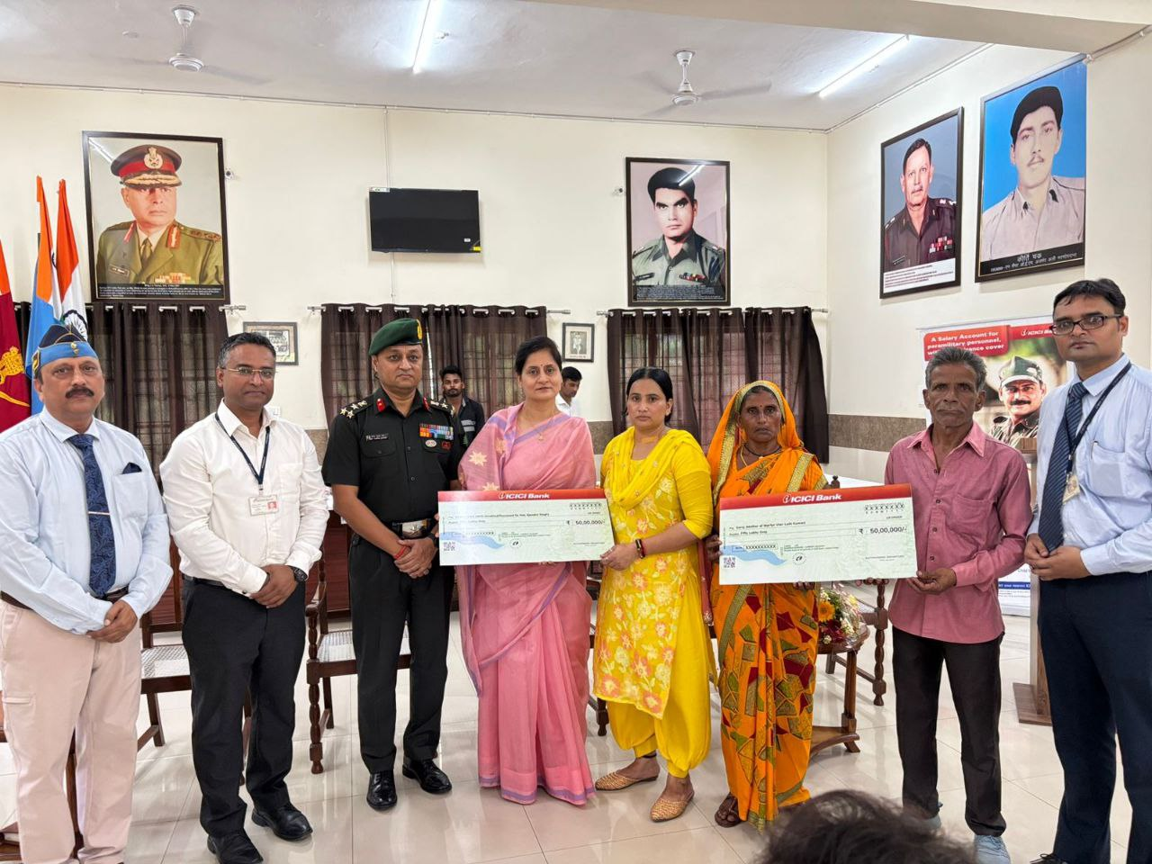 आईसीआईसीआई बैंक ने मेरठ में शहीद परिवार को 50 लाख रुपये की आर्थिक सहायता दी