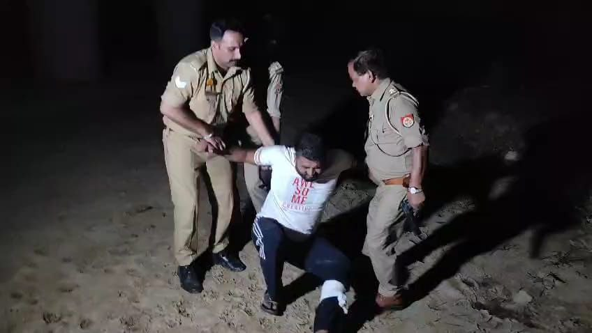 मेरठ में मोबाइल लूट गिरोह के तीन बदमाश मुठभेड़ में गिरफ्तार, एक घायल, तमंचा और मोबाइल बरामद