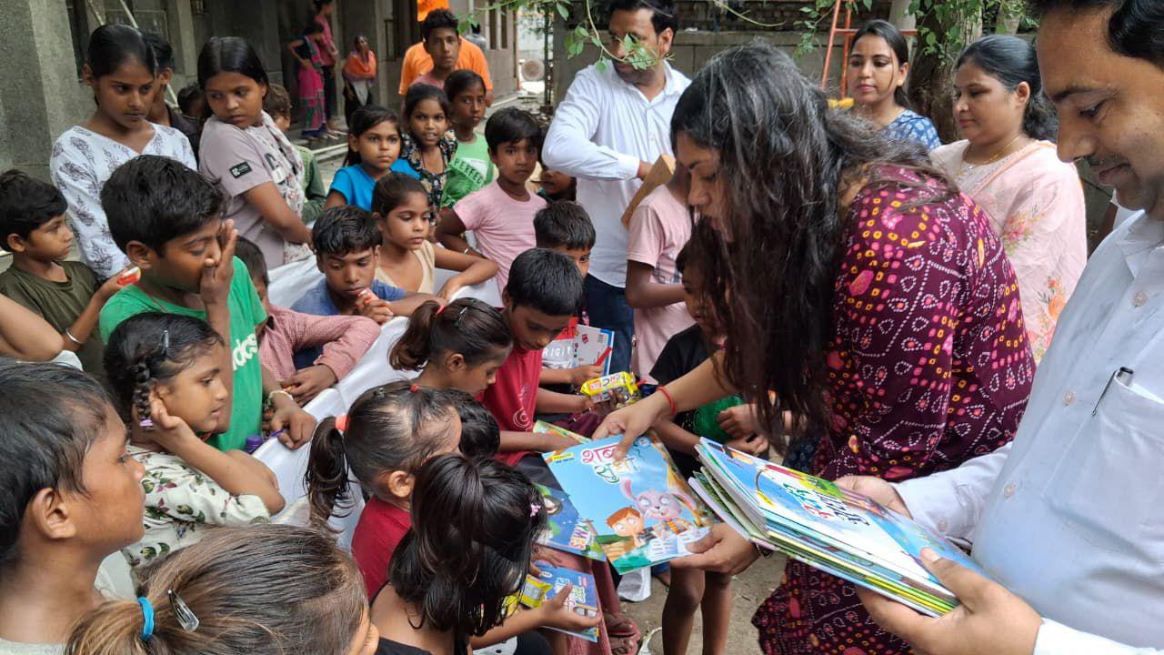 नोएडा में बाढ़ राहत शिविरों का निरीक्षण: जिलाधिकारी मेधा रूपम ने लिया व्यवस्थाओं का जायजा