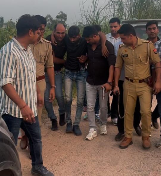 नोएडा में हनी ट्रैप के बाद अपहरण, 4 करोड़ की रंगदारी की योजना असफल; पुलिस ने 5 बदमाशों को मुठभेड़ में किया गिरफ्तार 