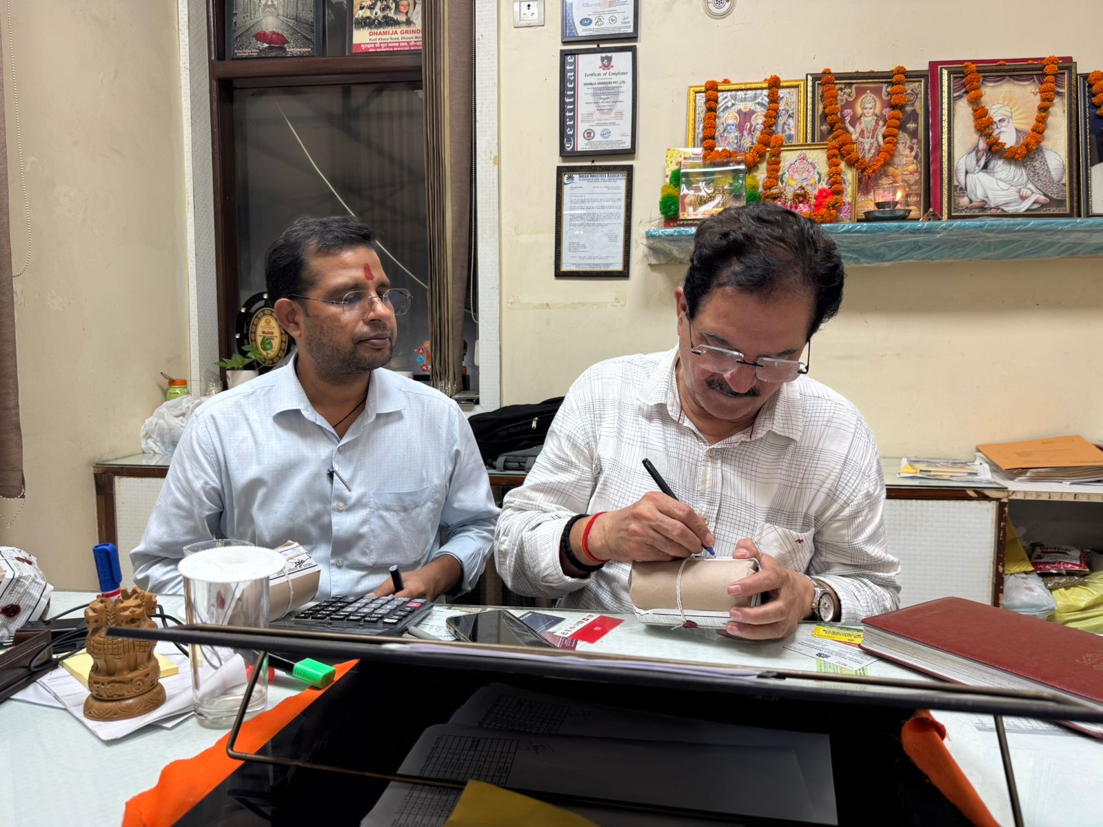 नोएडा में मिलावटी खाद्य पदार्थों पर शिकंजा, पनीर-ढोकला-राजकचोरी के 6 नमूने जांच को भेजे