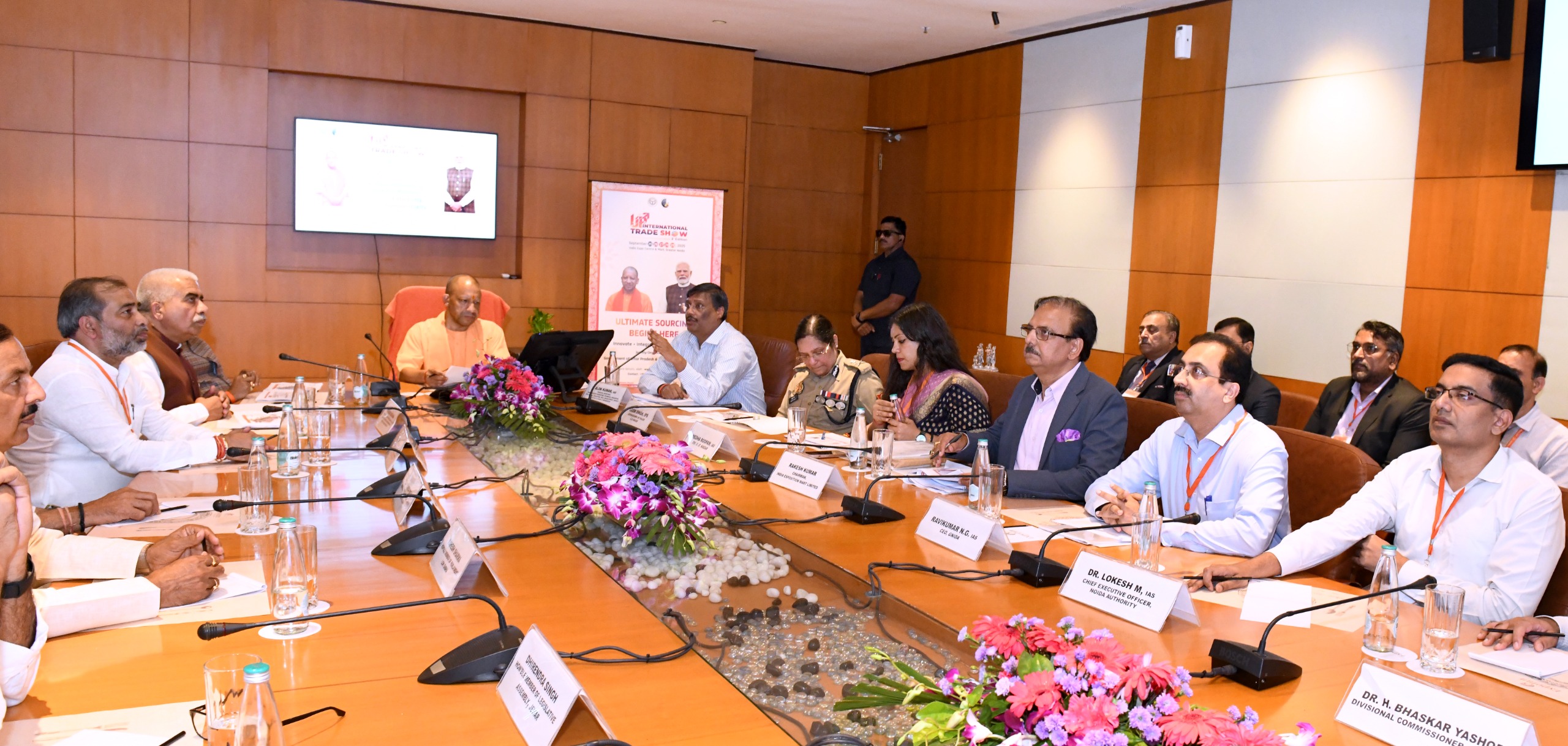 सीएम योगी ने यूपी इंटरनेशनल ट्रेड शो 2025 की तैयारियों की समीक्षा,अधिकारियों को दिए निर्देश,पीएम मोदी करेंगे उद्घाटन