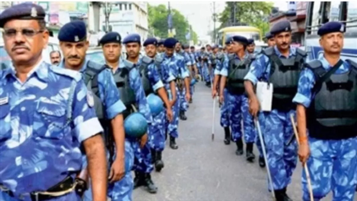 झज्जर में पुलिस-RAF का संयुक्त रूट मार्च: संवेदनशील इलाकों में बढ़ाई सुरक्षा चौकसी