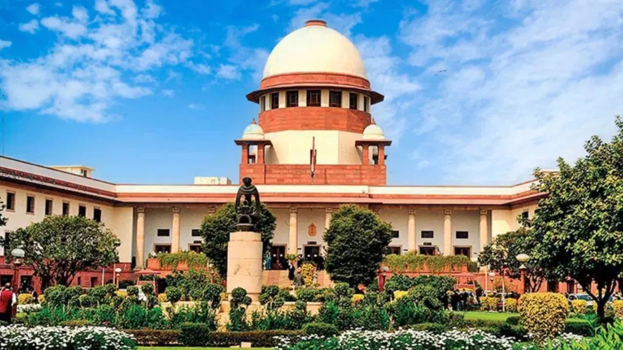 सुप्रीम कोर्ट का फैसला, कार्यस्थल पर यौन उत्पीड़न की शिकायत दर्ज करने की अधिकतम सीमा छह माह की तय 