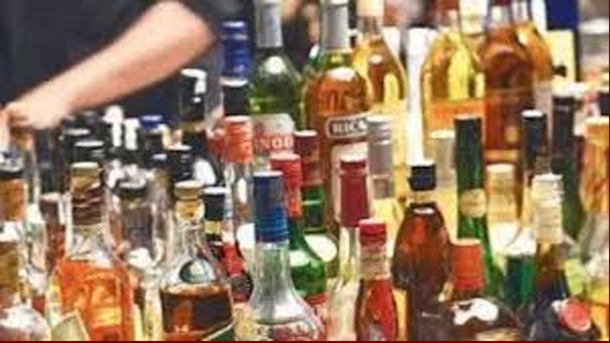 अमरोहा पुलिस ने शराब की चोरी का किया बड़ा खुलासा, 24 पेटी शराब के साथ आरोपी गिरफ्ता