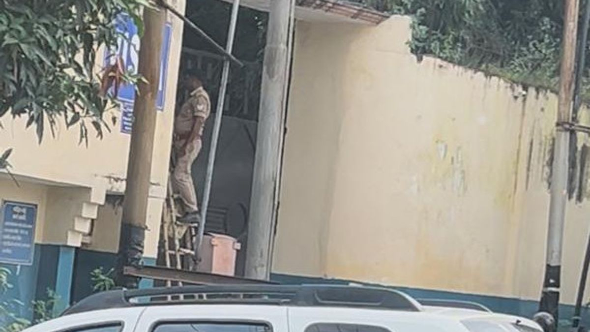 क्राइम ब्रांच टीम पर हमला: अमरोहा में डेढ़ करोड़ चोरी केस की जांच के दौरान आरोपियों ने छोड़े कुत्ते