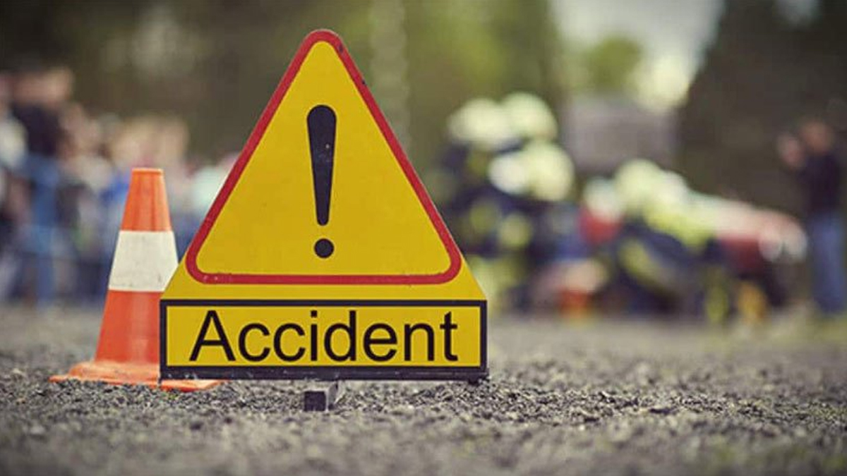 बाइक और ट्रक की भयानक टक्कर! फैक्टरी मजदूर की मौके पर मौत, परिवार में छाया मातम- Moradabad Accident