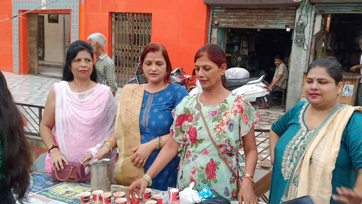 छतरपुर वाले गुरुजी को श्रद्धांजलि: मुरादाबाद में भजन, आरती और प्रसाद वितरण से भक्तों ने लिया धर्म लाभ
