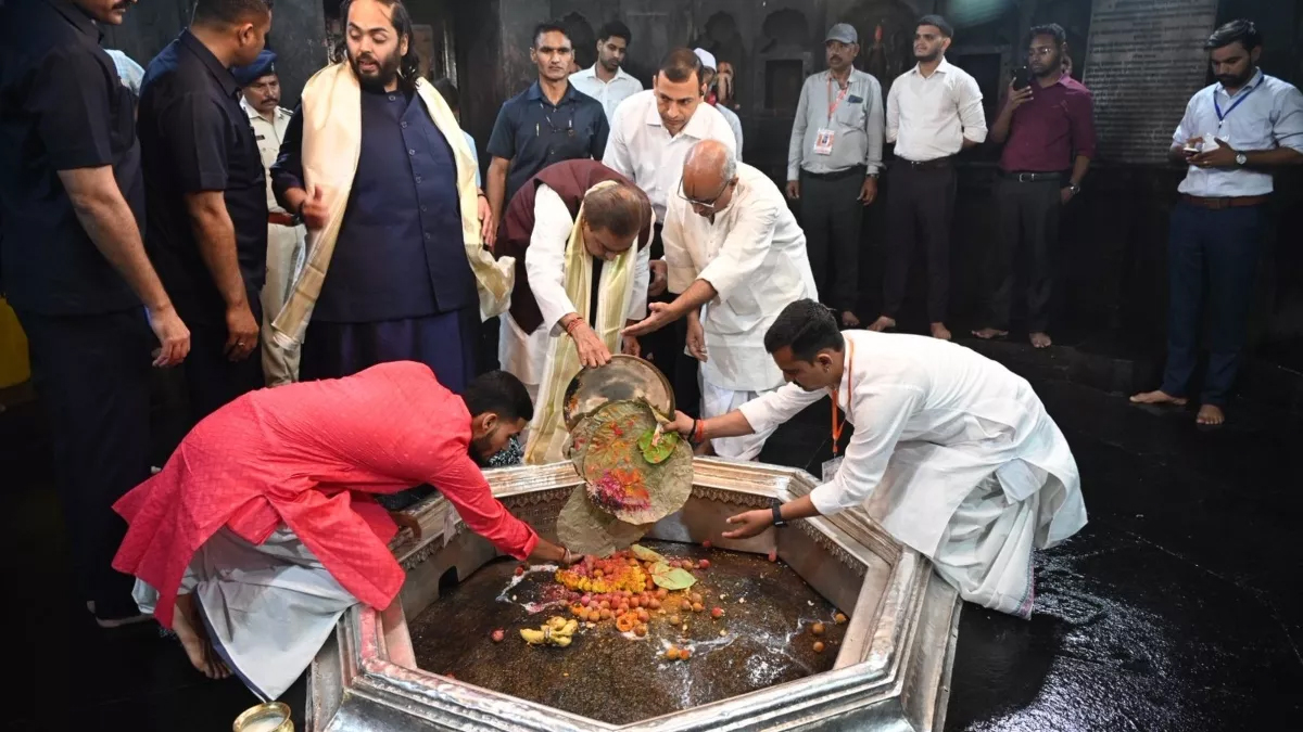 मुकेश और अनंत अंबानी ने गयाजी में परंपरागत विधि से किया पिंडदान, माता लक्ष्मी का लिया आशीर्वाद
