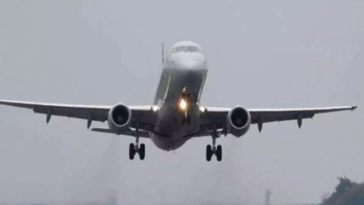 मुंबई एयरपोर्ट पर फ्लाइट में स्मोकिंग करने वाला 25 वर्षीय युवक गिरफ्तार, यात्रियों में मची अफरा-तफरी