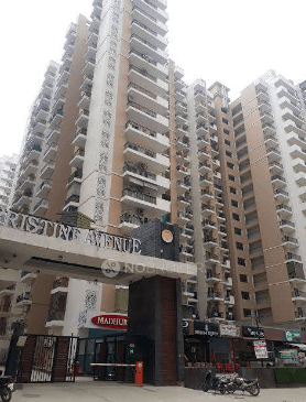 ग्रेटर नोएडा में ट्यूशन जाने वाले तीन बच्चे लिफ्ट में फंसे, सोशल मीडिया पर वीडियो वायरल