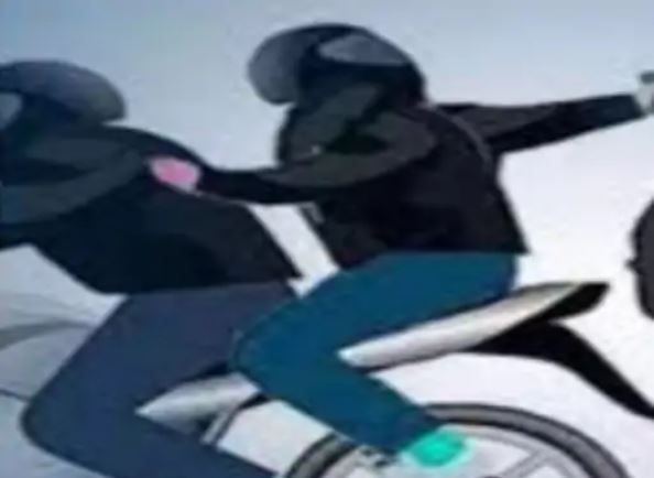ग्रेटर नोएडा में बाइक सवार बदमाशों के गैंग में युवती भी शामिल, महिला से मोबाइल फोन लूटा