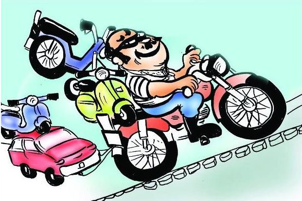 नोएडा में वाहन चोरों का आतंक: स्कॉर्पियो कार, 5 मोटरसाइकिल और स्टेपनी चोरी
