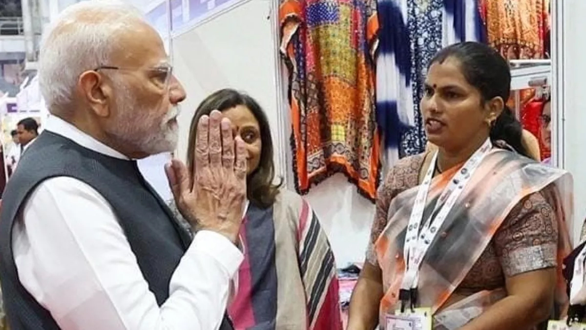 इंटरनेशनल ट्रेड शो में प्रधानमंत्री मोदी ने विदुर ब्रांड की सराहना, जूली देवी संग बातचीत कर स्वदेशी पर दिया जोर