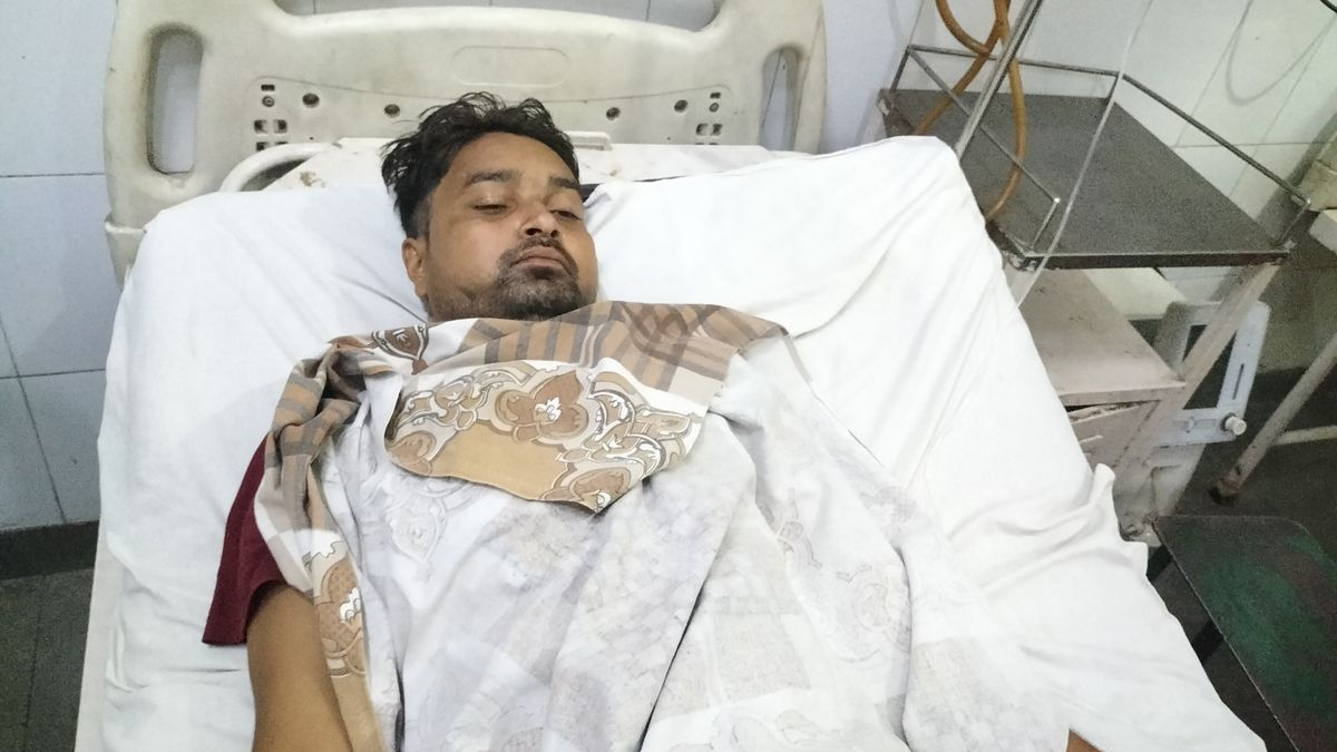 रामपुर में गुरु तेग बहादुर जुलूस की तैयारी में हादसा: हाई टेंशन लाइन की चपेट में 6 मजदूर, एक की मौत