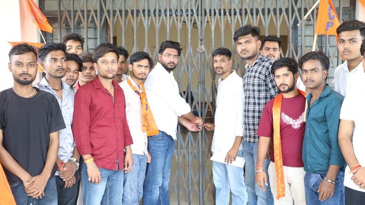 संभल में शिक्षा का बड़ा घोटाला! एक भवन में दो कॉलेज, बिना काउंसलिंग हो रहे एडमिशन, ABVP ने किया प्रदर्शन