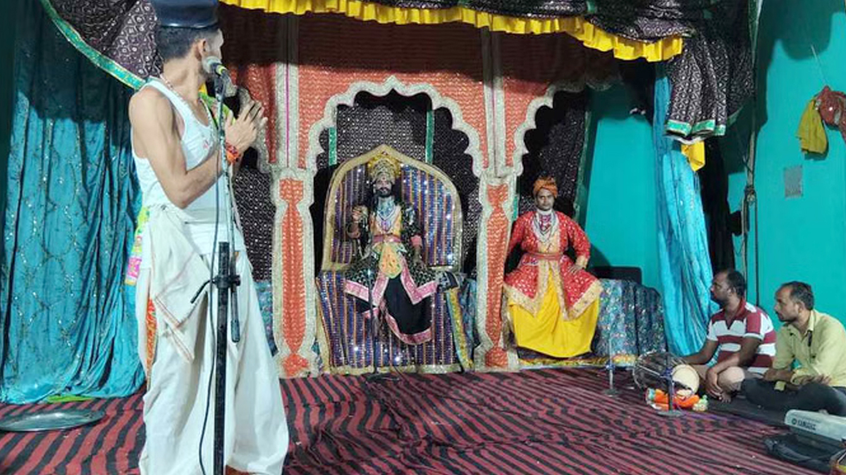 संभल में रासलीला का भव्य मंचन! कंस वध होते ही गूंजे श्रीकृष्ण के उद्घोष, पुष्प वर्षा से झूमे दर्शक- Sambhal News