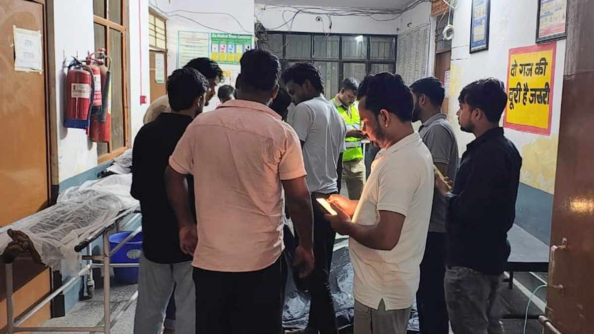 संभल में भीषण सड़क हादसा: होटल से लौट रहे तीन युवकों को ट्रक ने रौंदा, परिजनों में मचा कोहराम