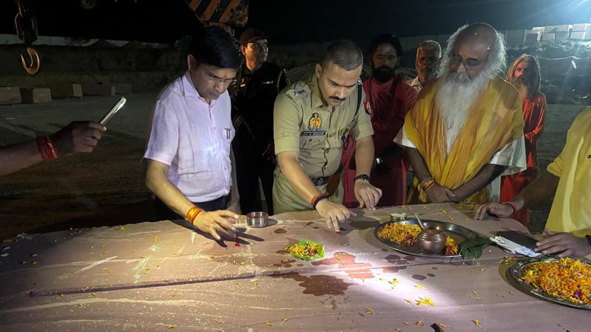 संभल में दुर्गा अष्टमी पर श्री कल्कि धाम में डीएम और एसपी का भव्य शिला पूजन, आज होगा मां भगवती का जागरण
