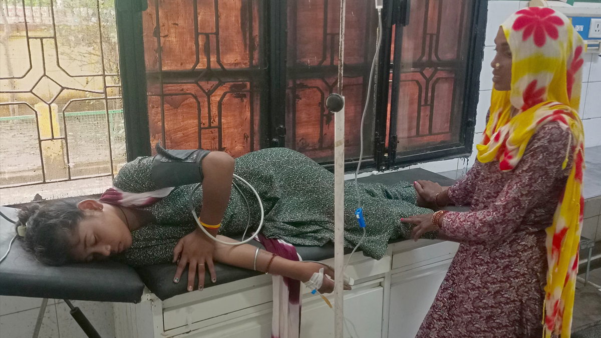संभल में कोबरा का कहर! नींद में सोती किशोरी को दो बार डसा, हालत गंभीर- Sambhal News