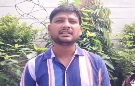 Meerut: पत्नी को नमाज पढ़ते देख दंग रह गया नितिन शर्मा, दूसरे धर्म की निकली, पूछा तो दी धमकी