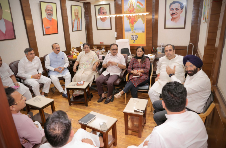 दिल्ली में यमुना बाढ़ पर मुख्यमंत्री रेखा गुप्ता का अपडेट और राहत कार्यों की समीक्षा