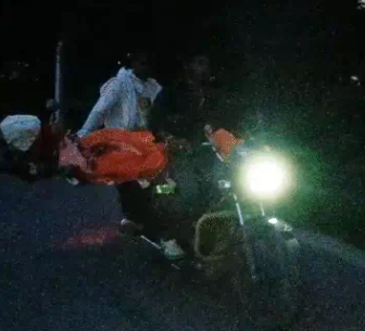 कौशांबी में पोस्टमॉर्टम के बाद नहीं मिली गाड़ी, बहन का शव 30 किमी बाइक से ले गए भाई