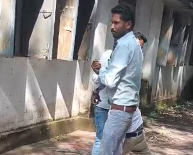 बलरामपुर: शराब के नशे में तहसील कार्यालय पहुंचे कानूनगो निलंबित, कार्यालय में गिर पड़े थे बेहोश