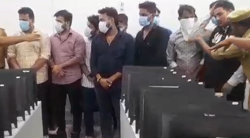 गाजियाबाद में विदेशी नागरिकों से हेल्थ सर्विस के नाम पर करोड़ों की ठगी, कॉल सेंटर से 11 गिरफ्तार