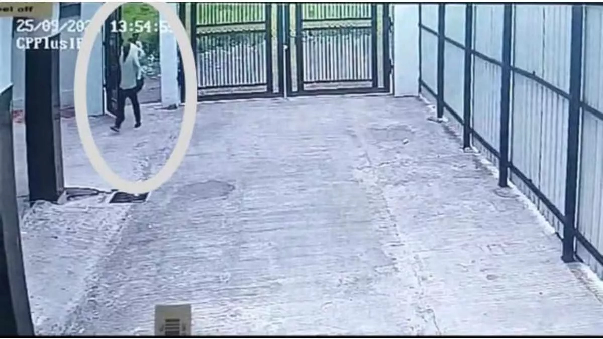 शाजापुर में बेखौफ चोरों का तांडव: जज के बंगले से दिनदहाड़े मोटरसाइकिल चोरी, इलाके में मचा हड़कंप
