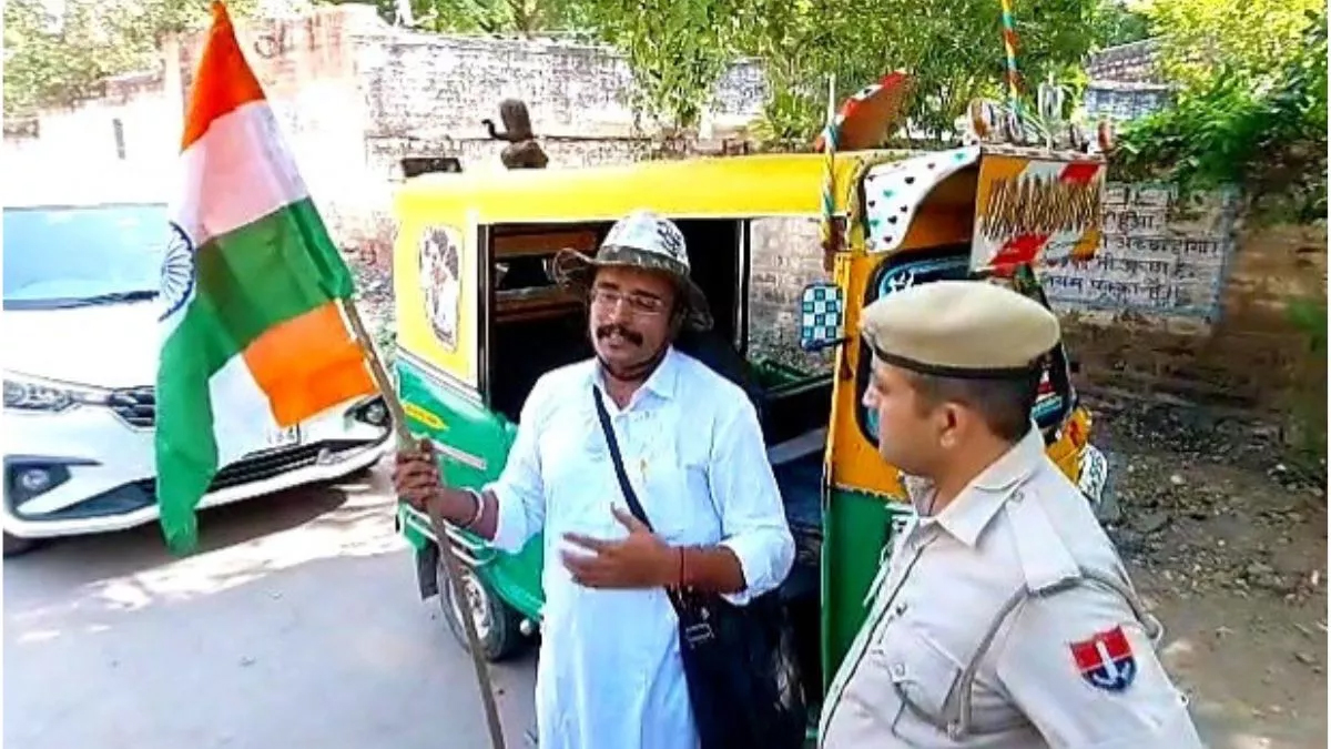 जोधपुर जेल के बाहर वांगचुक समर्थक तिरंगा लेकर पहुंचा, पुलिस ने हिरासत में लिया